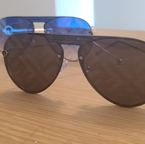F Sunglasses - Picture 2 of 4